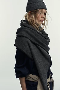 CONTRAST TRIANGULAR BANDANA