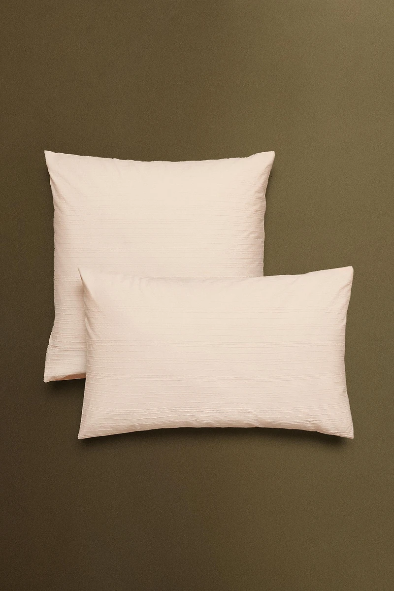 STRIPED TEXTURED PILLOWCASE