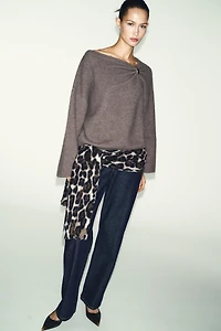 PULL EN MAILLE AVEC FERMOIR