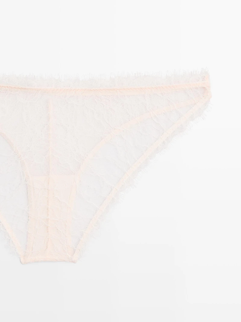 Culotte en dentelle effilochée