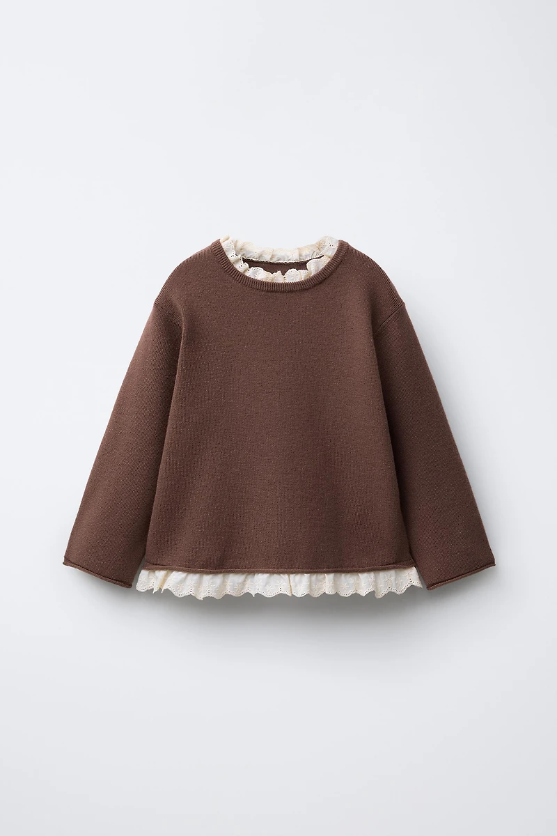PULL EN MAILLE AVEC BRODERIES DENTELLE