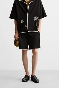 CONTRAST EMBROIDERY SHORTS