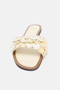 FLAT SANDALS WITH PEARLESCENT PIECES