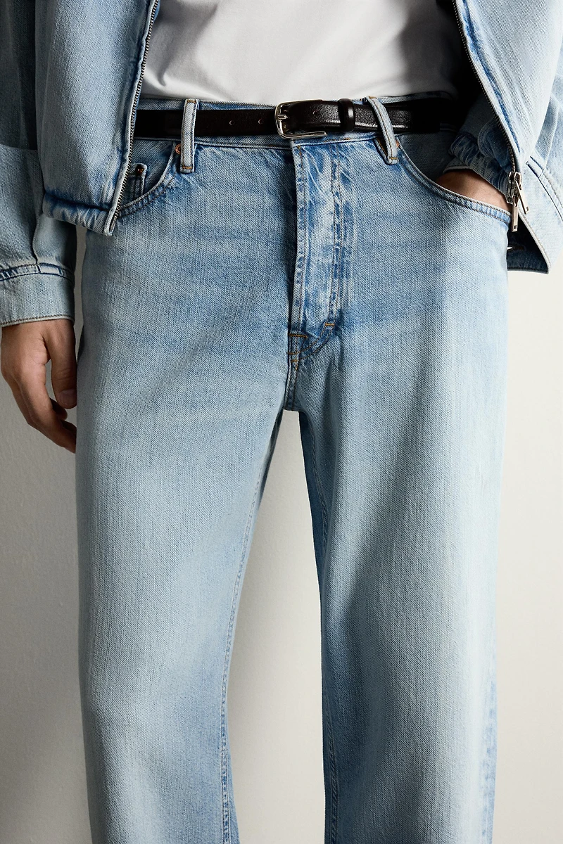 LIGHTWEIGHT REGULAR CROPPED FIT JEANS