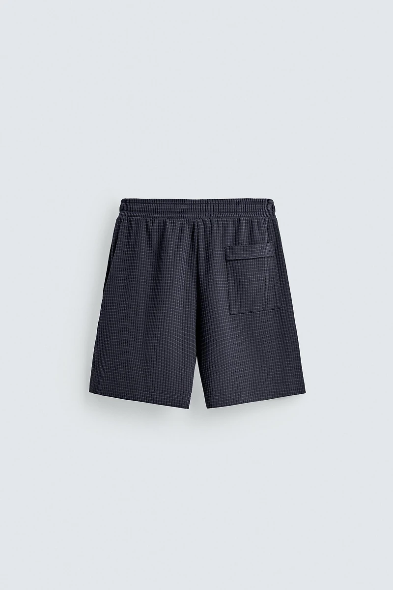 TEXTURED JOGGER SHORTS