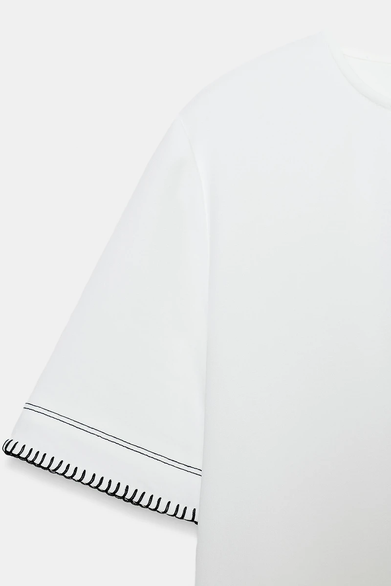 CONTRAST TOPSTITCHED TOP