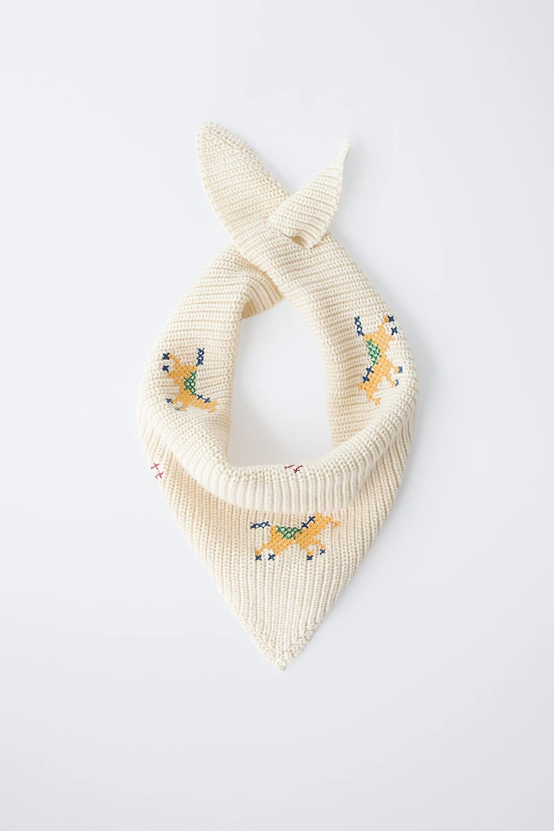 KNIT BANDANA WITH CROSS-STITCH DETAILS