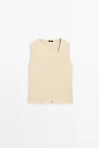 Cotton blend knit top with button detail