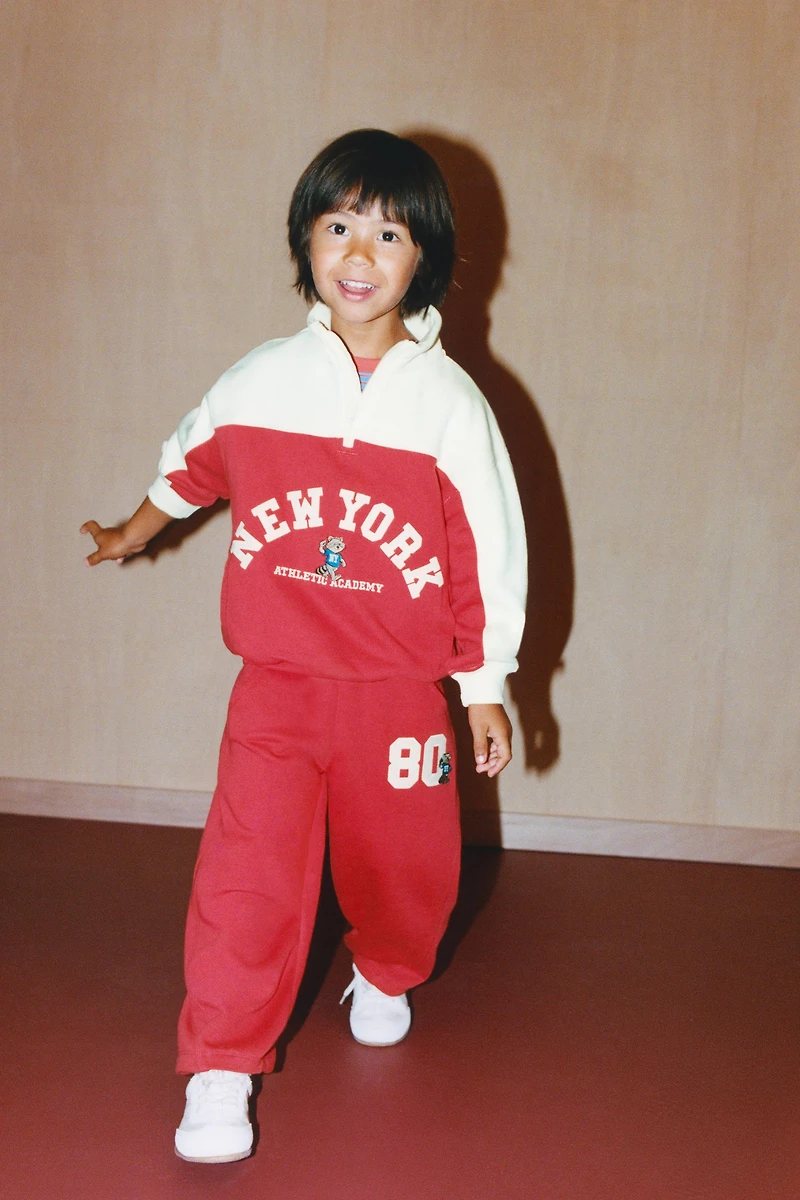 FLEECE JOGGING PANTS WITH PATCH