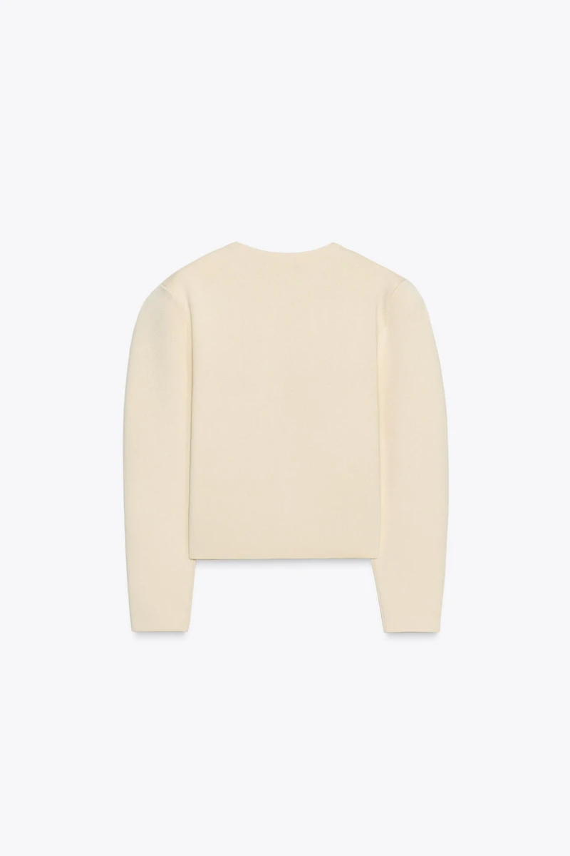 GILET EN MAILLE AJUSTÉ À BOUTONS