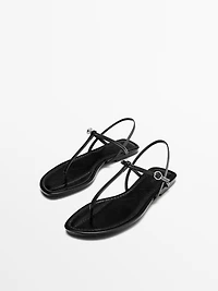 Strappy flat sandals with toe divider