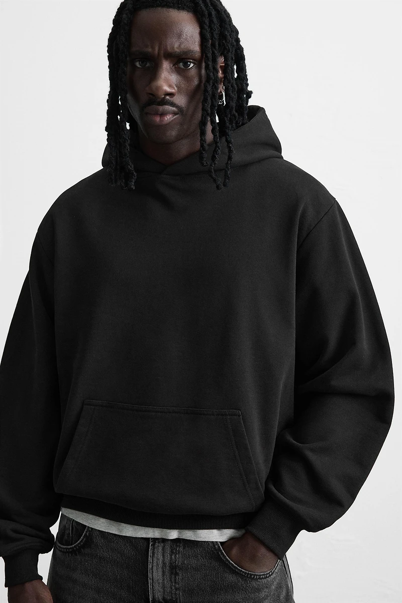 BASIC HOODIE SWEATSHIRT