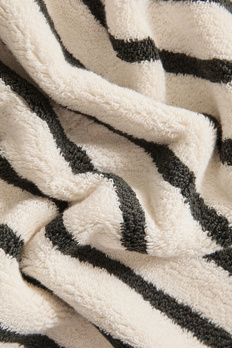 BATH TOWEL WITH COLORED STRIPES