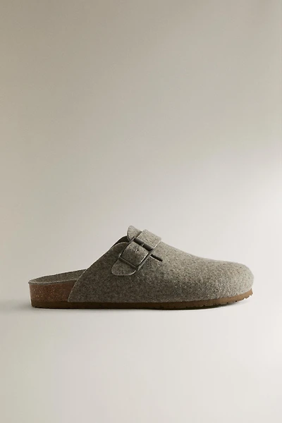 BUCKLED FELT MULE CLOG SLIPPERS