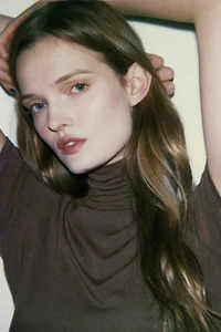 ASYMMETRIC TURTLENECK T-SHIRT