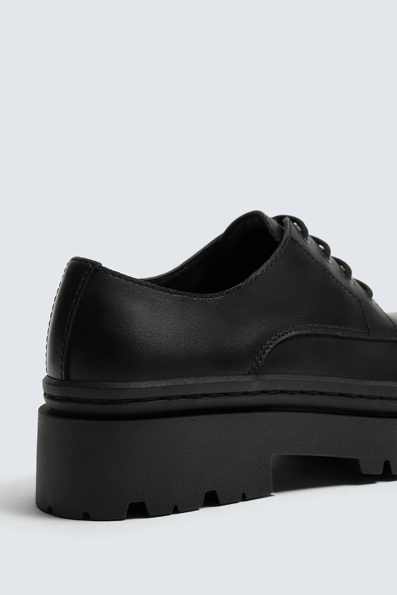 CHAUSSURES CHIC ÉPAISSES