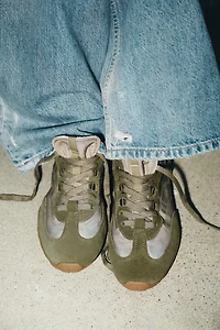CONTRASTING RUNNING SNEAKERS