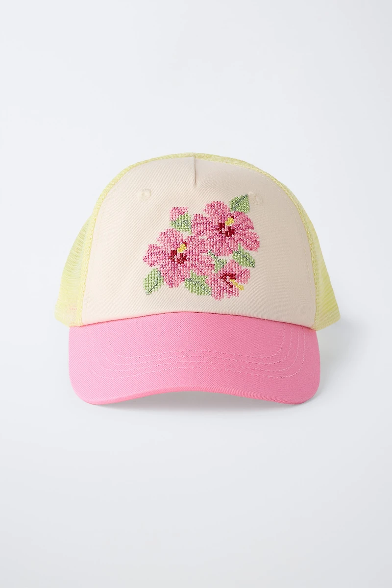 EMBROIDERED FLOWER TRUCKER HAT