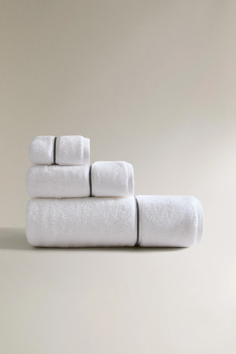EMBROIDERED TRIM BATH TOWEL