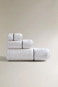 EMBROIDERED TRIM BATH TOWEL