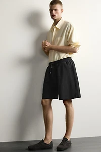 TEXTURED JOGGER SHORTS