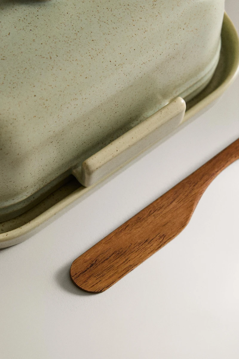 STONEWARE BUTTER DISH WITH KNIFE