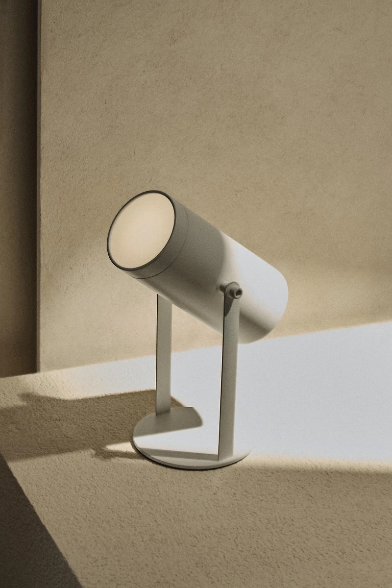 LAMP | USB RECHARGEABLE TABLE SPOTLIGHT