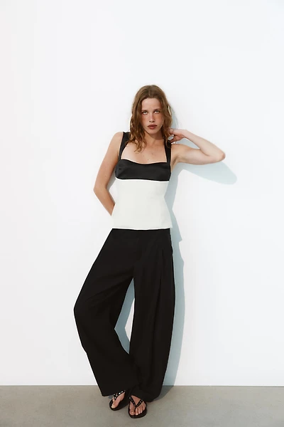 CONTRASTING BACK TIE TOP