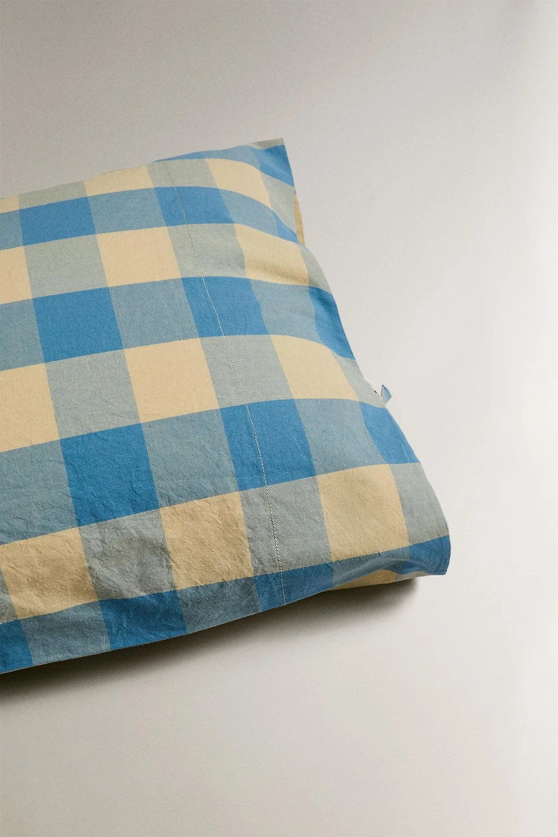 CHILDREN’S REVERSIBLE CHECK PILLOWCASE