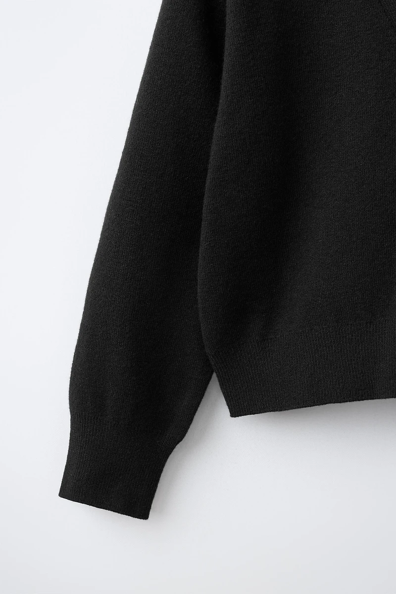 V-NECK CARDIGAN