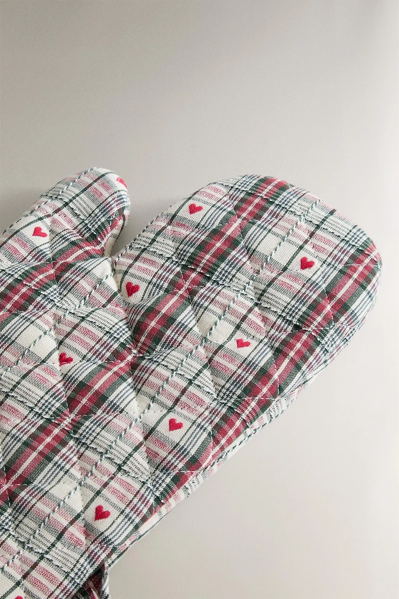 CHRISTMAS HEART OVEN MITT