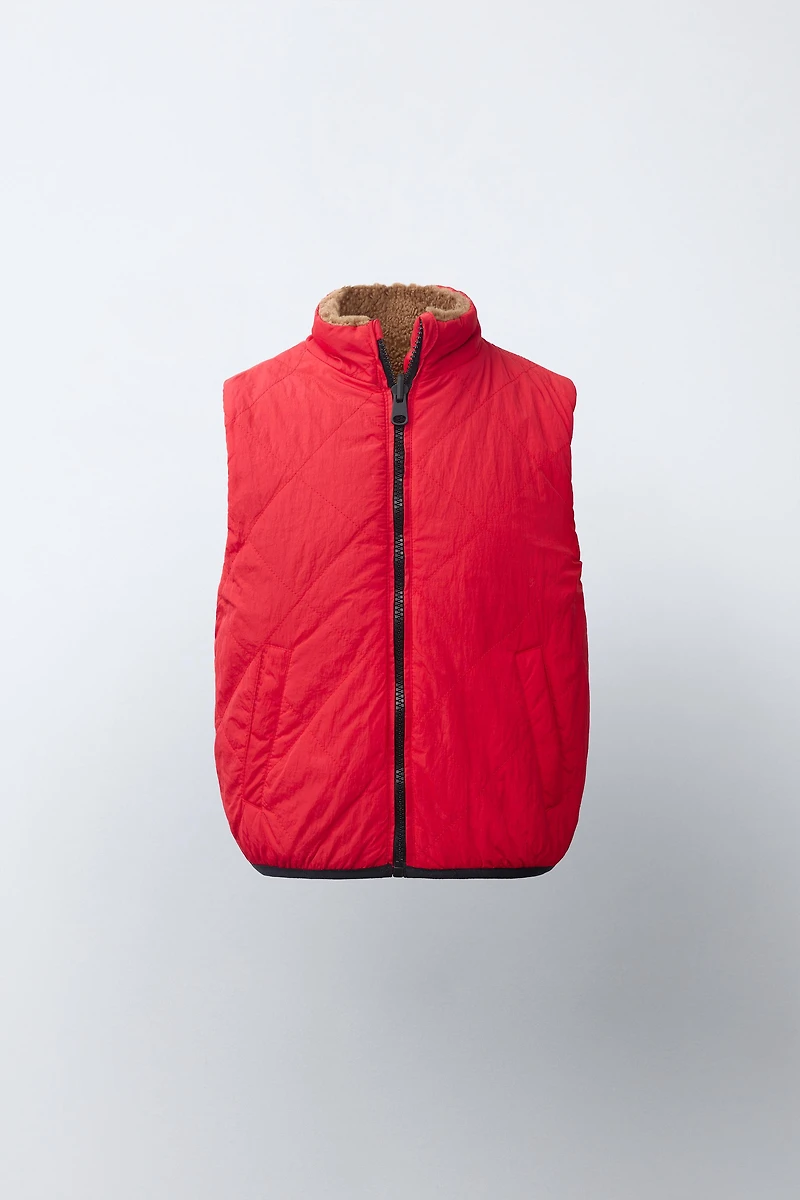 REVERSIBLE FLEECE VEST