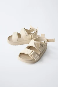 SANDALES À BRIDES