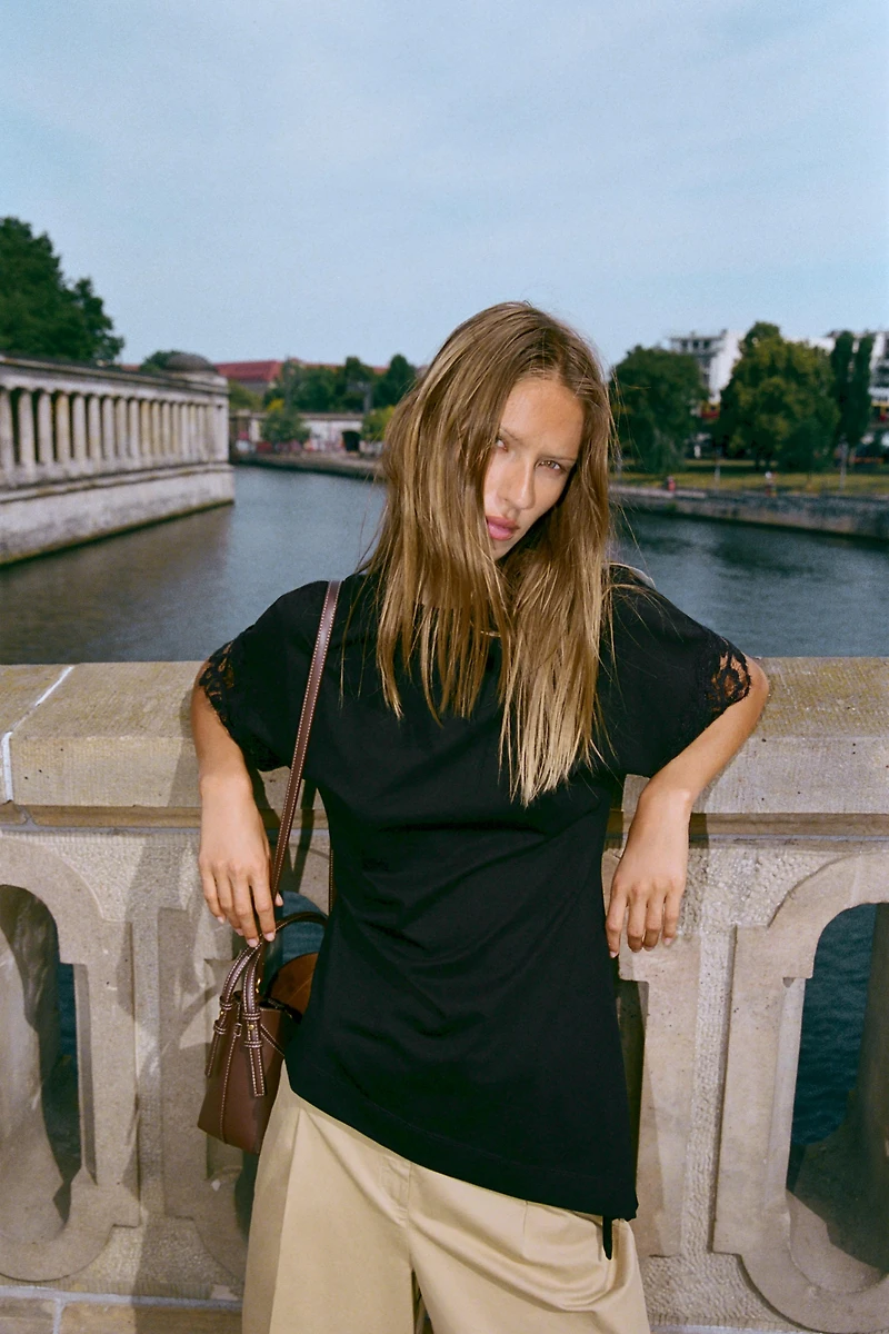 ASYMMETRIC LACE T-SHIRT