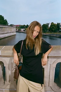ASYMMETRIC LACE T-SHIRT