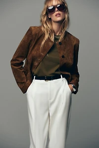 PANTALON À PINCES ET CEINTURE