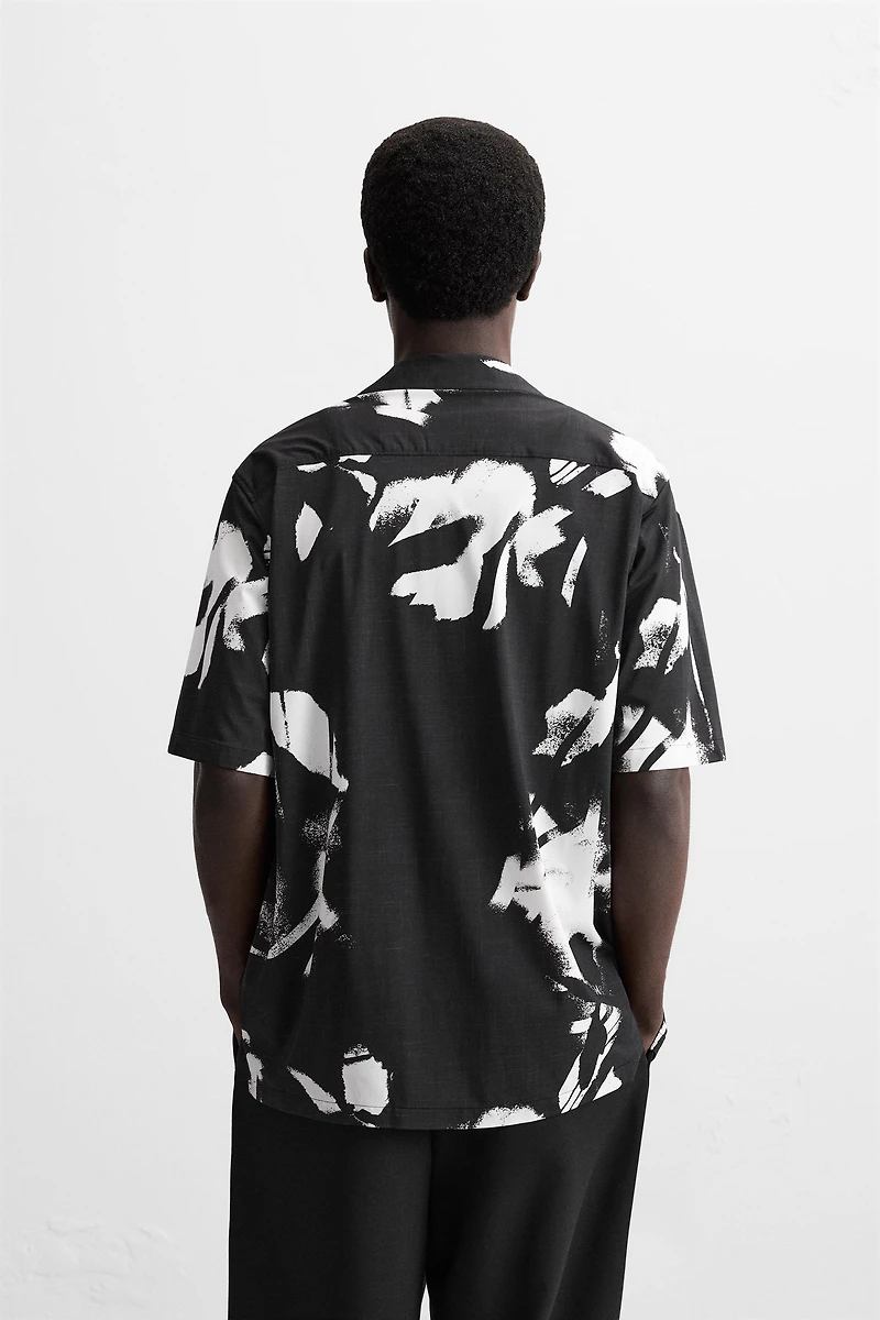 CHEMISE ÉLASTIQUE À IMPRIMÉ ABSTRAIT
