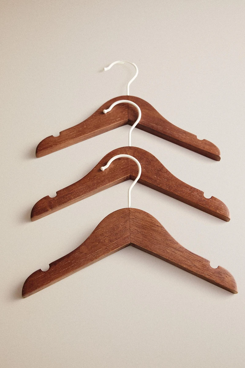 KIDS' WOODEN HANGERS (PACK OF 3)