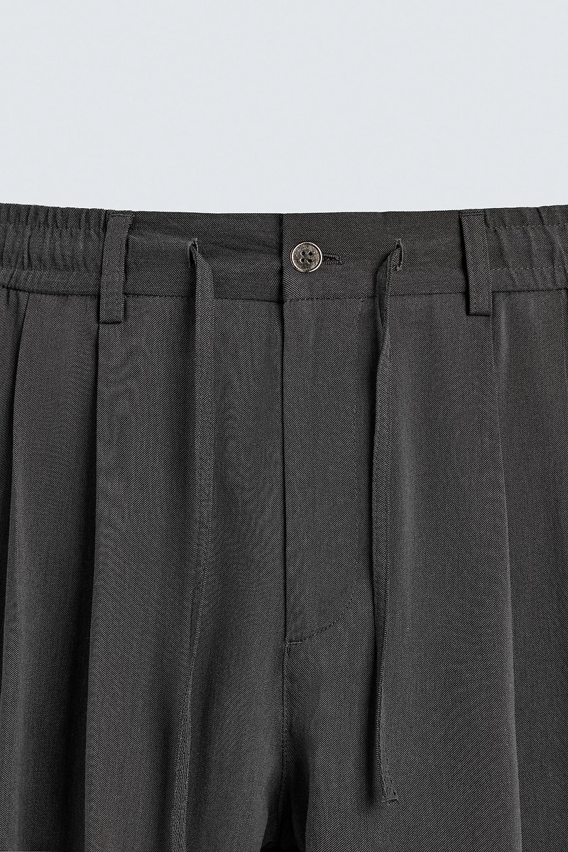 FLOWY PLEATED PANTS