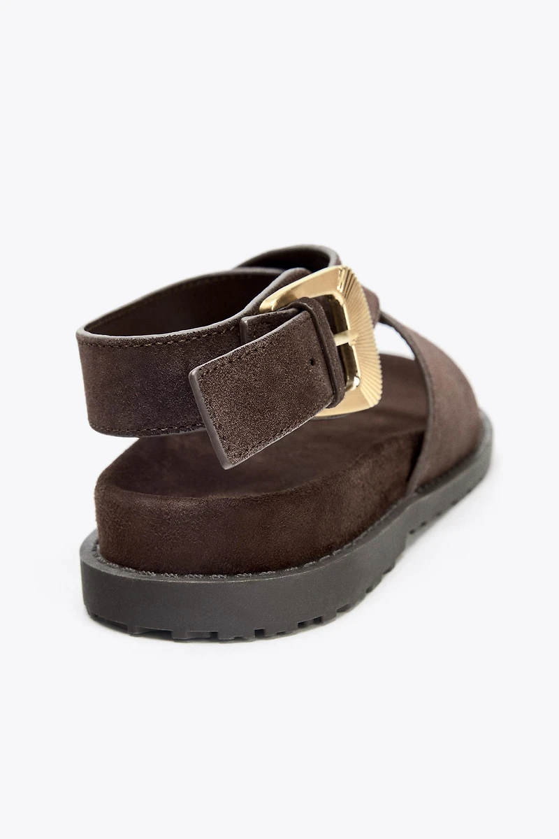 SUEDE TOE LOOP BUCKLE SANDALS