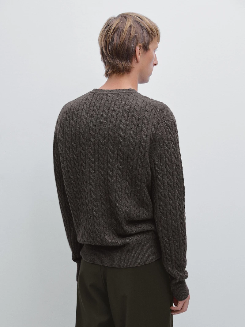 Pull en maille tressée à col rond