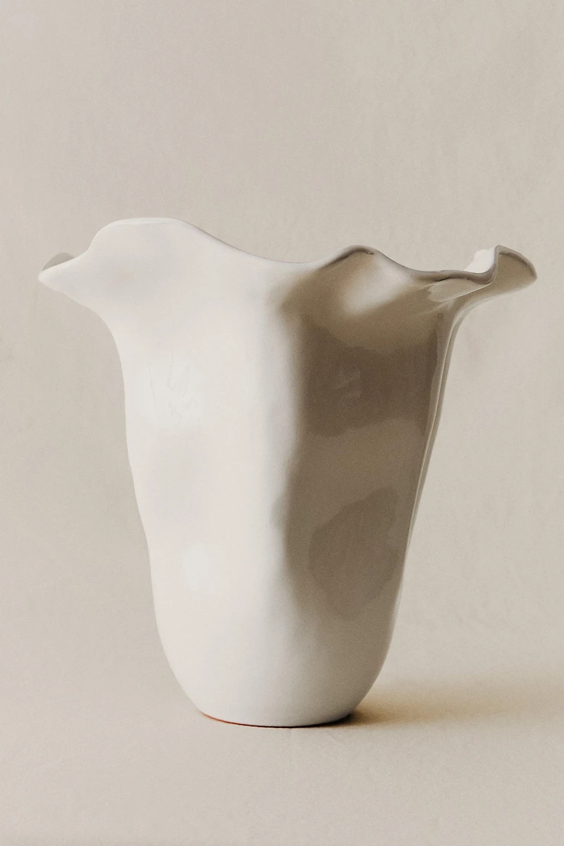 WAVY SHINY EARTHENWARE VASE