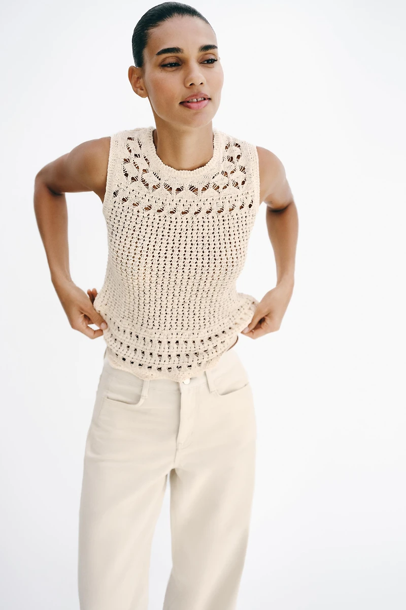 TOP EN MAILLE POINTELLE