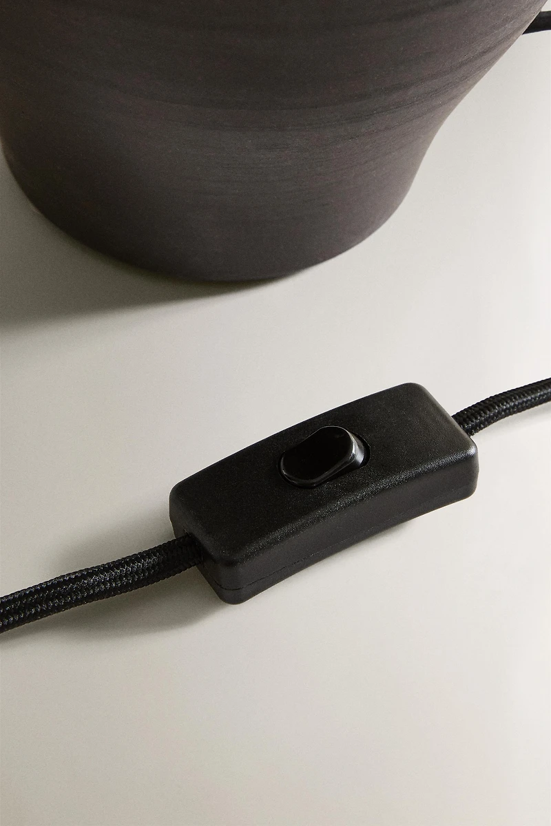 CERAMIC TABLE LAMP