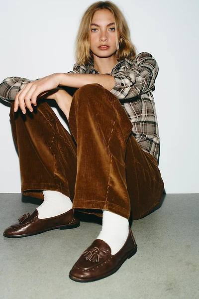 MOCASSINS À POMPONS EN CUIR