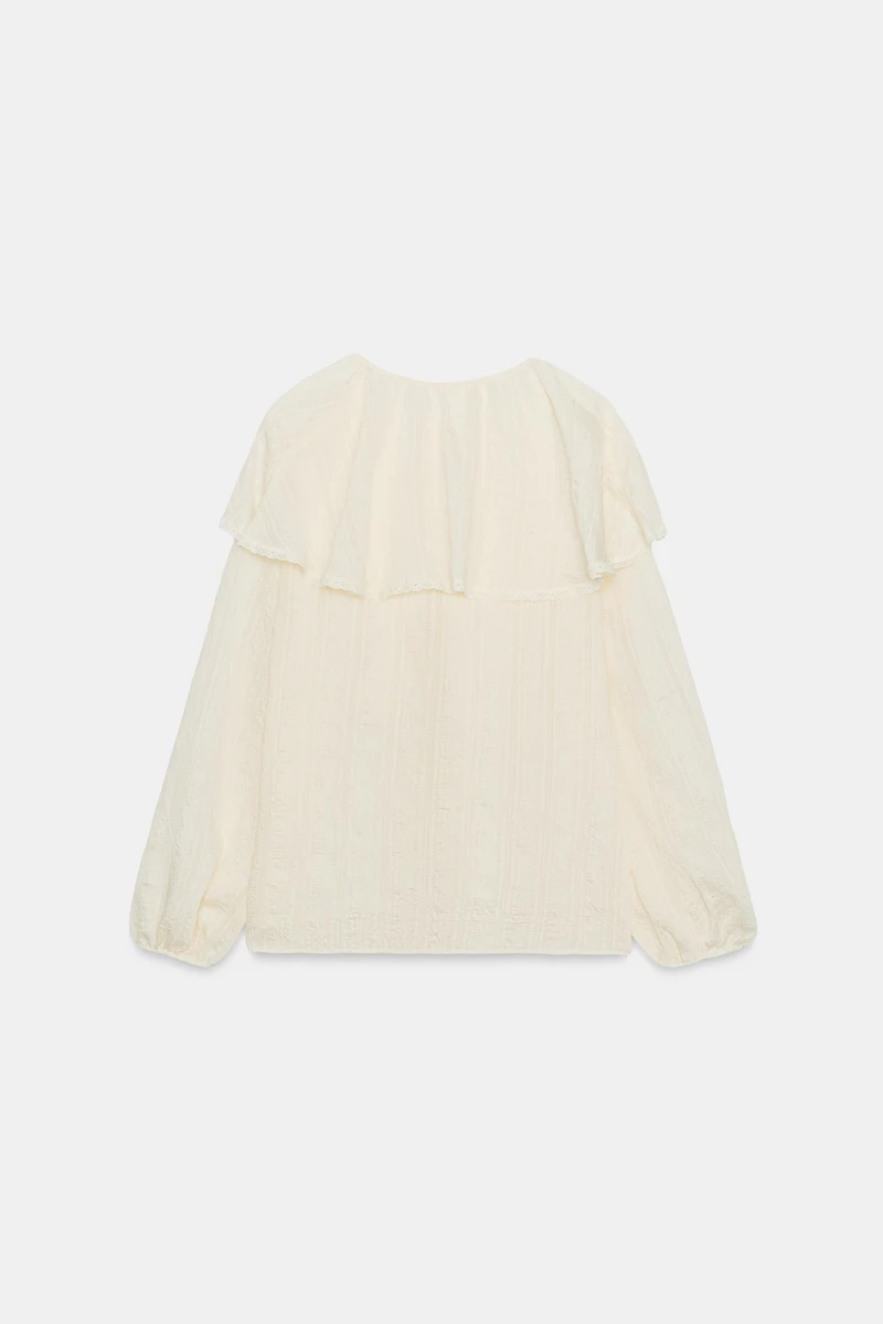BLOUSE À VOLANTS AVEC DENTELLE