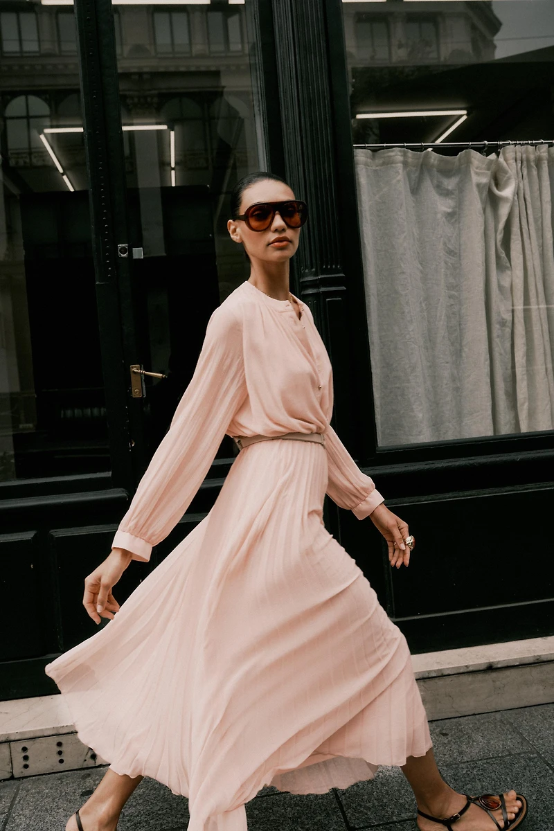 ROBE MIDI PLISSÉE CEINTURE
