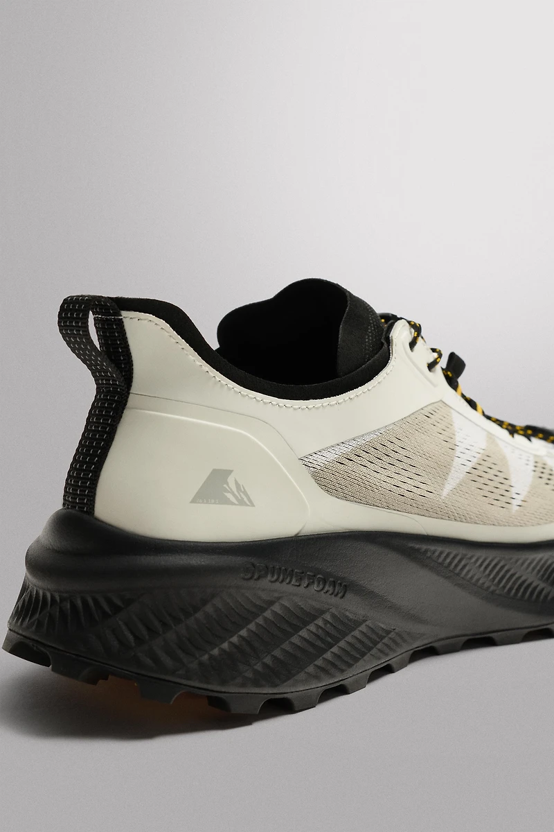 TRAIL RUNNING SNEAKERS