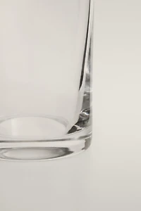 CRYSTALLINE PITCHER WITH CONTRAST HANDLE