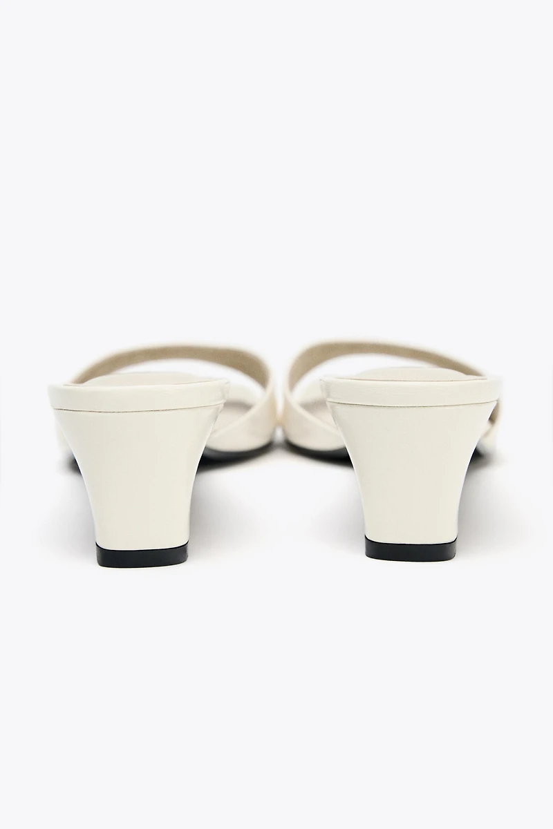 LOW HEELED LEATHER SANDALS